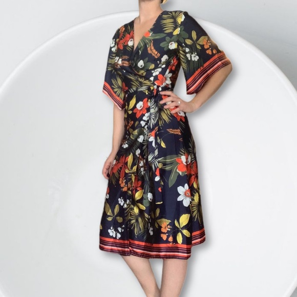 Hawaiian Floral wrap dress 🌺 - Picture 2 of 3